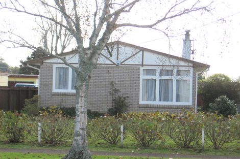 Photo of property in 19 Yeovil Road, Te Atatu Peninsula, Auckland, 0610