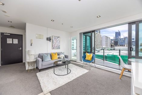 Photo of property in 6 Lancelot Road, Orewa, 0931