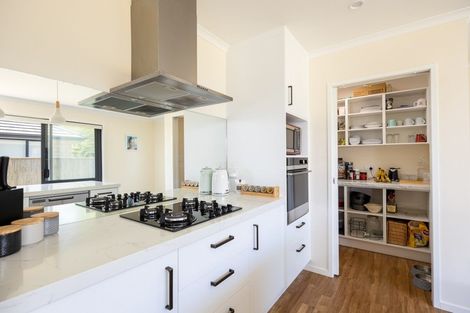 Photo of property in 15 Nukuroa Close, Waitara, 4320