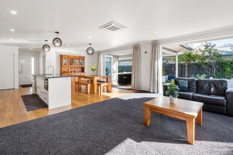 Photo of property in 20 Bermuda Place, One Tree Point, 0118