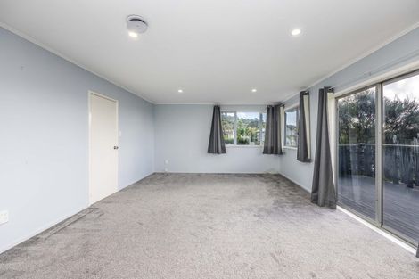 Photo of property in 38 Staincross Street, Green Bay, Auckland, 0604
