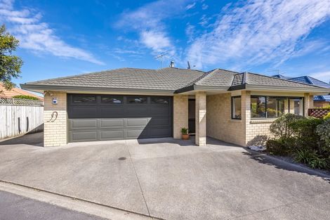Photo of property in 10 Aburoc Place, Paraparaumu Beach, Paraparaumu, 5032