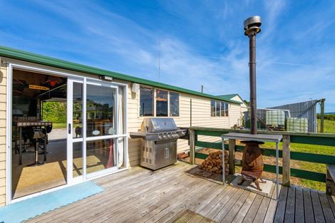 Photo of property in 2062 South Road, Otakeho, Hawera, 4678