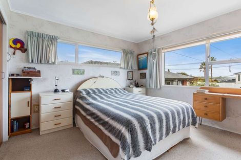 Photo of property in 17 Toroa Street, Torbay, Auckland, 0630