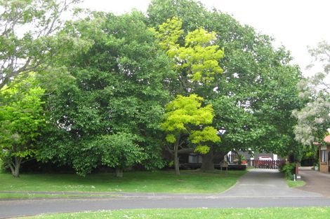 Photo of property in 10 Framalda Place, Conifer Grove, Takanini, 2112