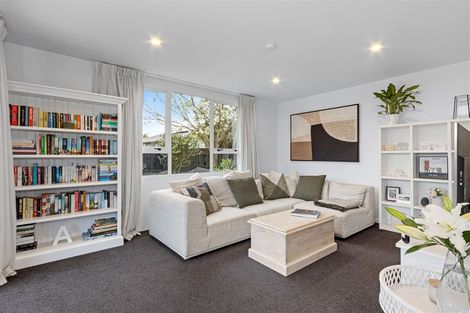 Photo of property in 8b Queenspark Drive, Parklands, Christchurch, 8083