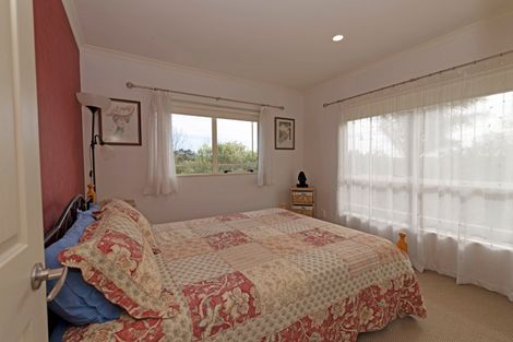 Photo of property in 3 Cognac Place, Henderson, Auckland, 0612
