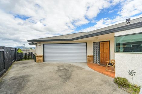 Photo of property in 27 Strachan Way, Highbury, Palmerston North, 4412