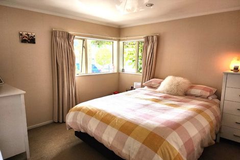 Photo of property in 2 Emerald Hill Drive, Birchville, Upper Hutt, 5018