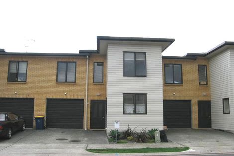 Photo of property in 20 Verdale Circle, Glen Eden, Auckland, 0602