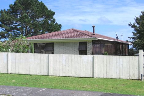 Photo of property in 60 Cedar Heights Avenue, Massey, Auckland, 0614