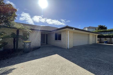 Photo of property in 11 Schopolo Place, Schnapper Rock, Auckland, 0632