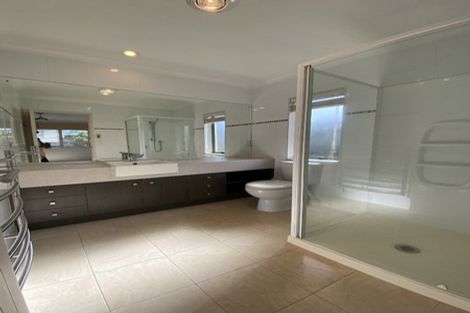 Photo of property in 4 Oak Bark Drive, Schnapper Rock, Auckland, 0632