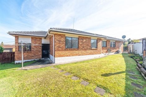Photo of property in 2 Bosnyak Drive, Te Atatu South, Auckland, 0610