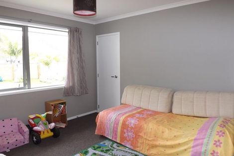 Photo of property in 5 Ballintoy Park Drive, Welcome Bay, Tauranga, 3175