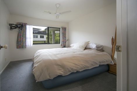 Photo of property in 2/160 Cliff View Drive, Green Bay, Auckland, 0604