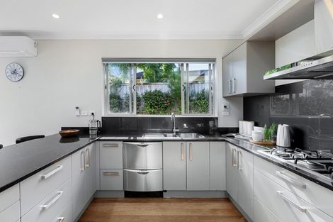 Photo of property in 12 Bur Oak Terrace, Schnapper Rock, Auckland, 0632