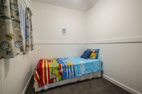 Photo of property in 3 Karaka Road, Kawakawa Bay, Papakura, 2585