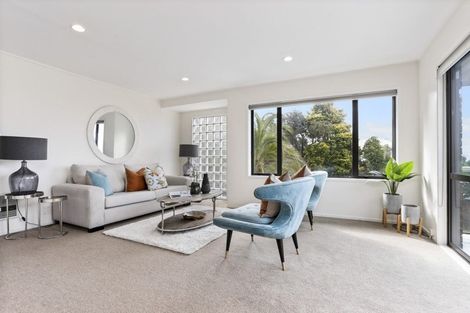 Photo of property in 1/130 Churchill Road, Rothesay Bay, Auckland, 0630