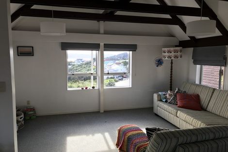 Photo of property in 77 Kaikoura Street, Maupuia, Wellington, 6022