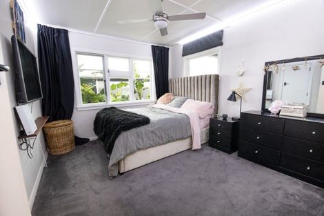 Photo of property in 15 Puketapu Road, Taradale, Napier, 4112