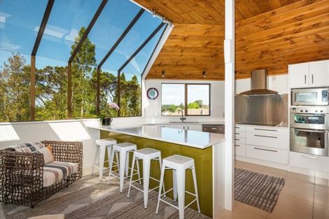 Photo of property in 10 Harper Street, Chatswood, Auckland, 0626