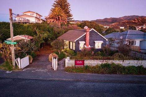 Photo of property in 134 Wellington Road, Paekakariki, 5034