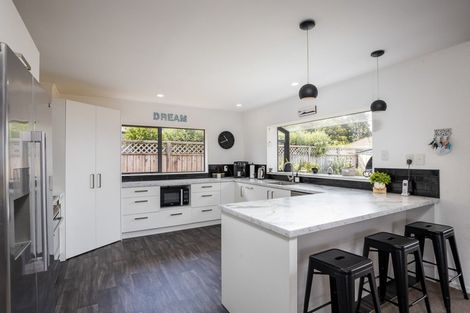 Photo of property in 68 Branch Road, Highlands Park, New Plymouth, 4312