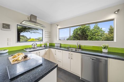 Photo of property in 5 Corrondella Grove, Belmont, Lower Hutt, 5010