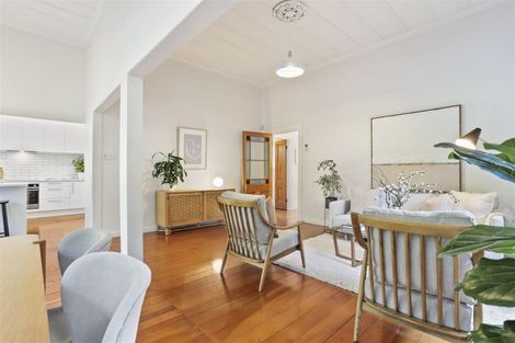 Photo of property in 17b Rodney Road, Northcote Point, Auckland, 0627