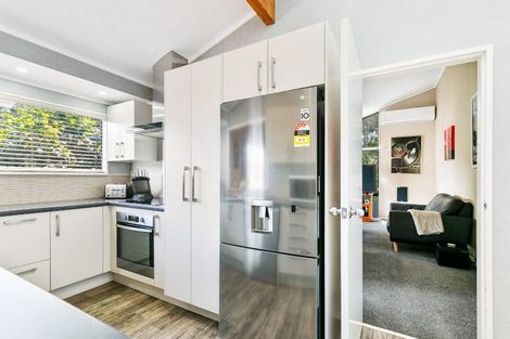 Photo of property in 77 Meadowvale Rise, Titirangi, Auckland, 0604