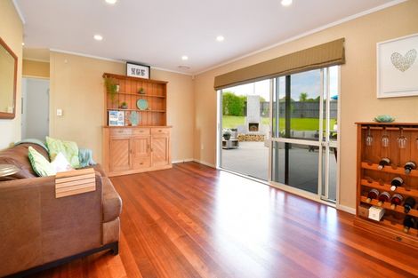 Photo of property in 10 Melia Place, Stanmore Bay, Whangaparaoa, 0932