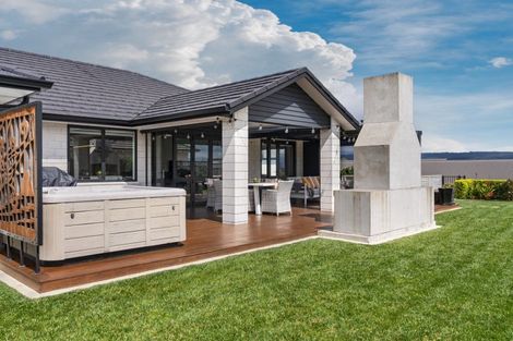 Photo of property in 2 Olive Close, Omokoroa, 3114