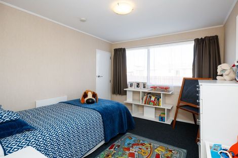 Photo of property in 15 Cumberland Place, Kelvin Grove, Palmerston North, 4414