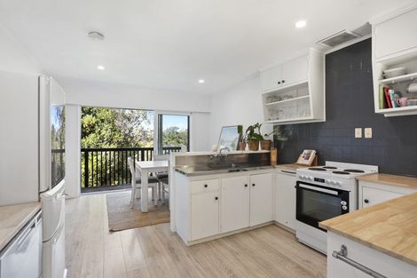 Photo of property in 35 Takahe Road, Titirangi, Auckland, 0604