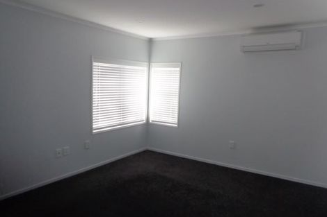 Photo of property in 81 Hobsonville Road, West Harbour, Auckland, 0618