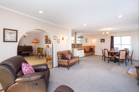 Photo of property in 6 Memorial Park Avenue, Haumoana, 4102