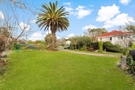 Photo of property in 4 Palmer Avenue, Glen Eden, Auckland, 0602