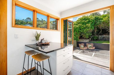 Photo of property in 45 Maungaraki Road, Korokoro, Lower Hutt, 5012