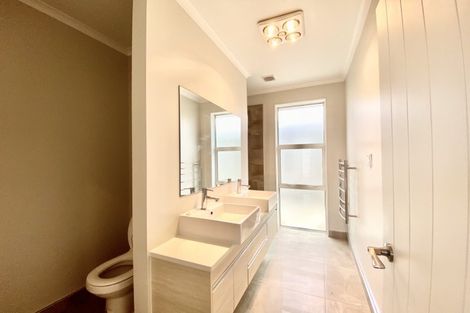 Photo of property in 21 Parlane Drive, Huapai, Kumeu, 0810