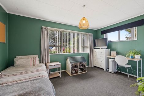 Photo of property in 11 Pohutukawa Drive, Opunake, 4616