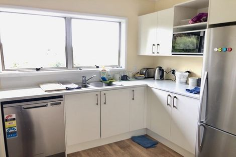 Photo of property in 2/104 Carlisle Road, Browns Bay, Auckland, 0632