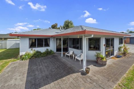 Photo of property in 21 Waiwherowhero Drive, St Andrews, Hamilton, 3200