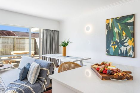 Photo of property in 2/7 Onepoto Road, Hauraki, Auckland, 0622