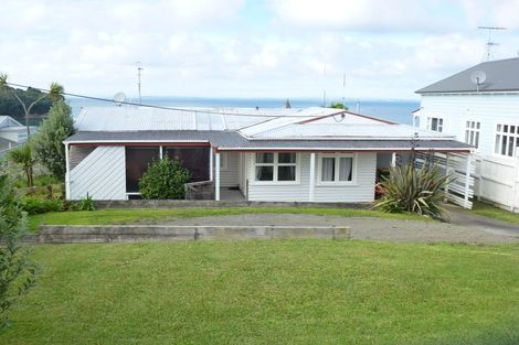 Photo of property in 1049 Whangaparaoa Road, Tindalls Beach, Whangaparaoa, 0930