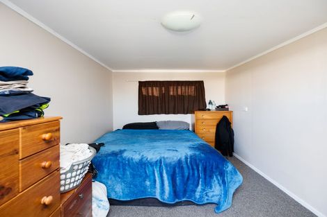 Photo of property in 15 Cumberland Place, Kelvin Grove, Palmerston North, 4414