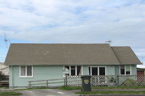 Photo of property in 44 Ruapehu Street, Castlecliff, Whanganui, 4501