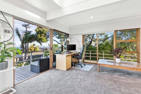 Photo of property in 1/2 Rothesay Bay Road, Rothesay Bay, Auckland, 0630