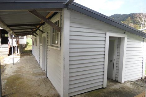 Photo of property in 58 Trennery Street, Blacks Point, Reefton, 7830