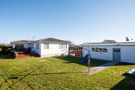 Photo of property in 15 Cumberland Place, Kelvin Grove, Palmerston North, 4414